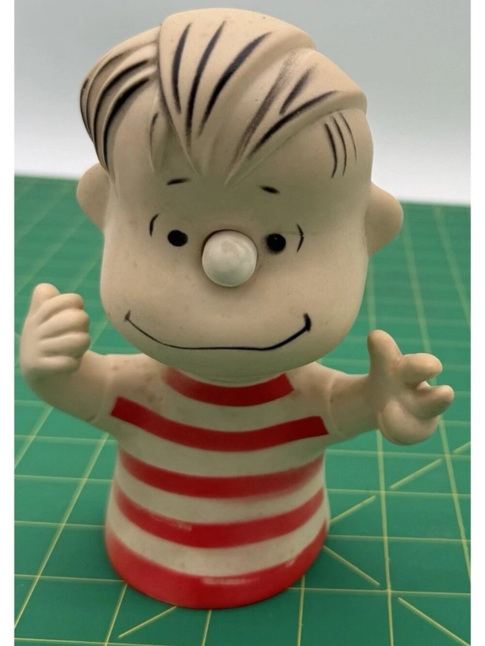 1952 Vintage Avon Peanuts Linus Squeeze Bath Rubber Toy Collectible